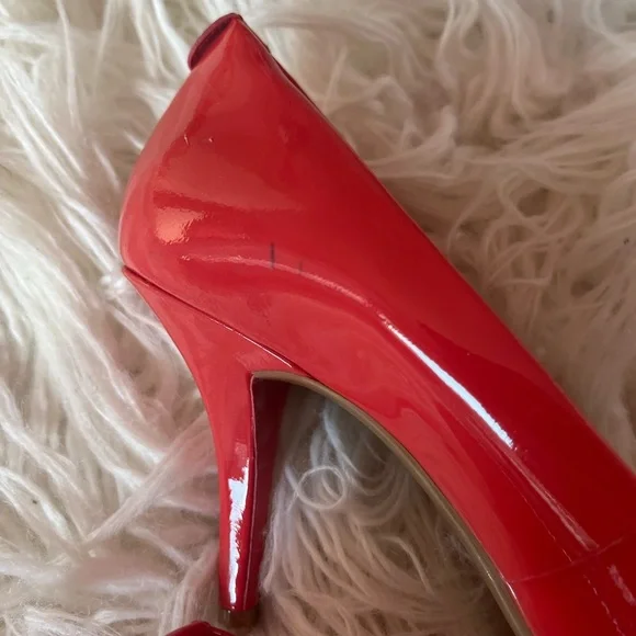 MICHAEL KORS Red Patent Leather Pointed-Toe Pumps 8 - Picture 3 of 10